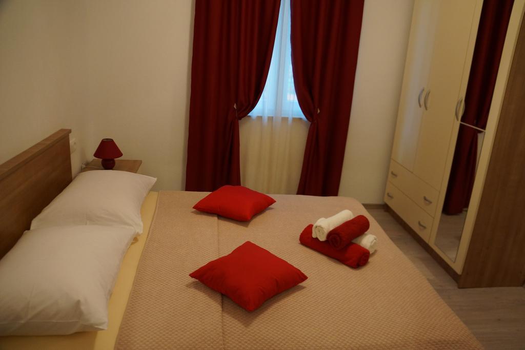 Apartments Kadulja โตรกีร์ ห้อง รูปภาพ